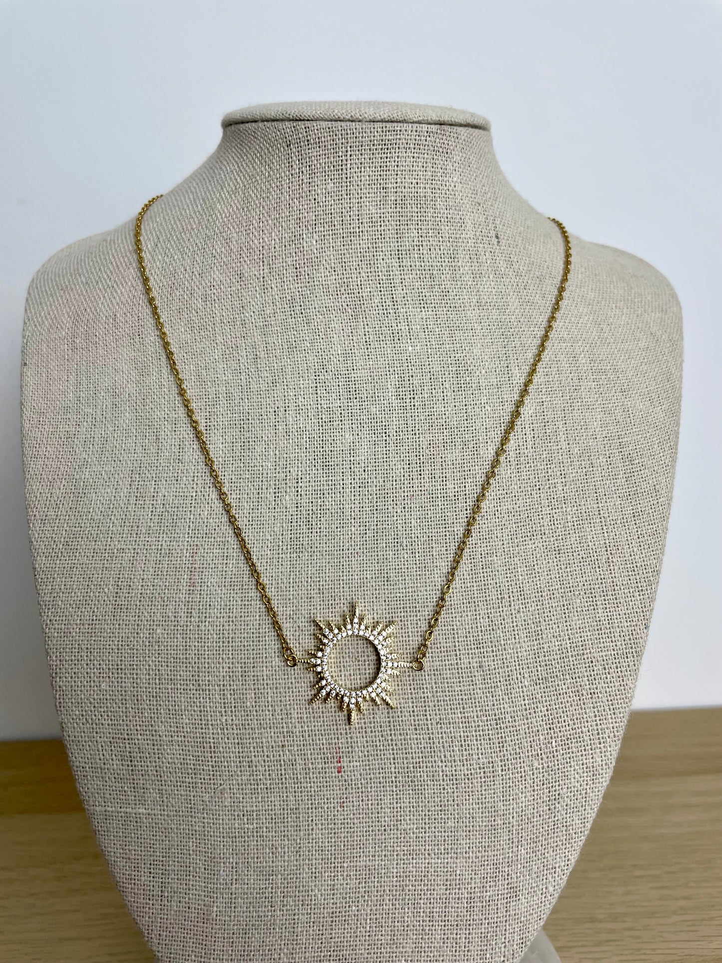 Collier Lucas