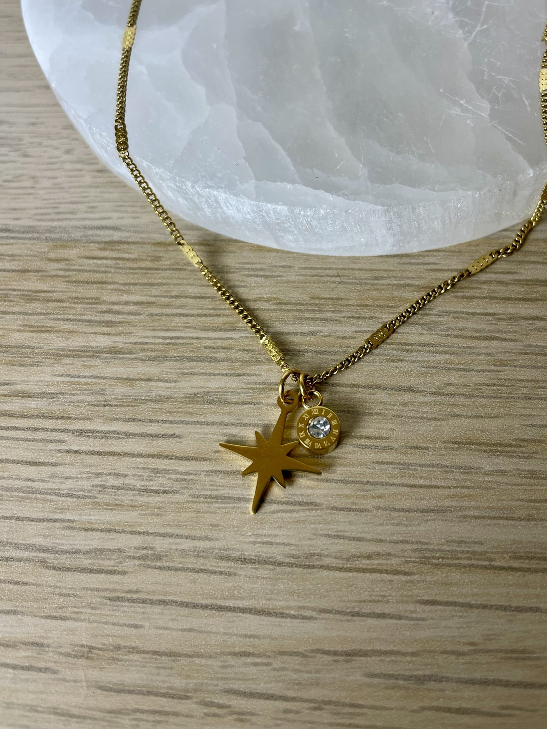 Comment porter des bijoux dorés en acier inoxydable au quotidien ?