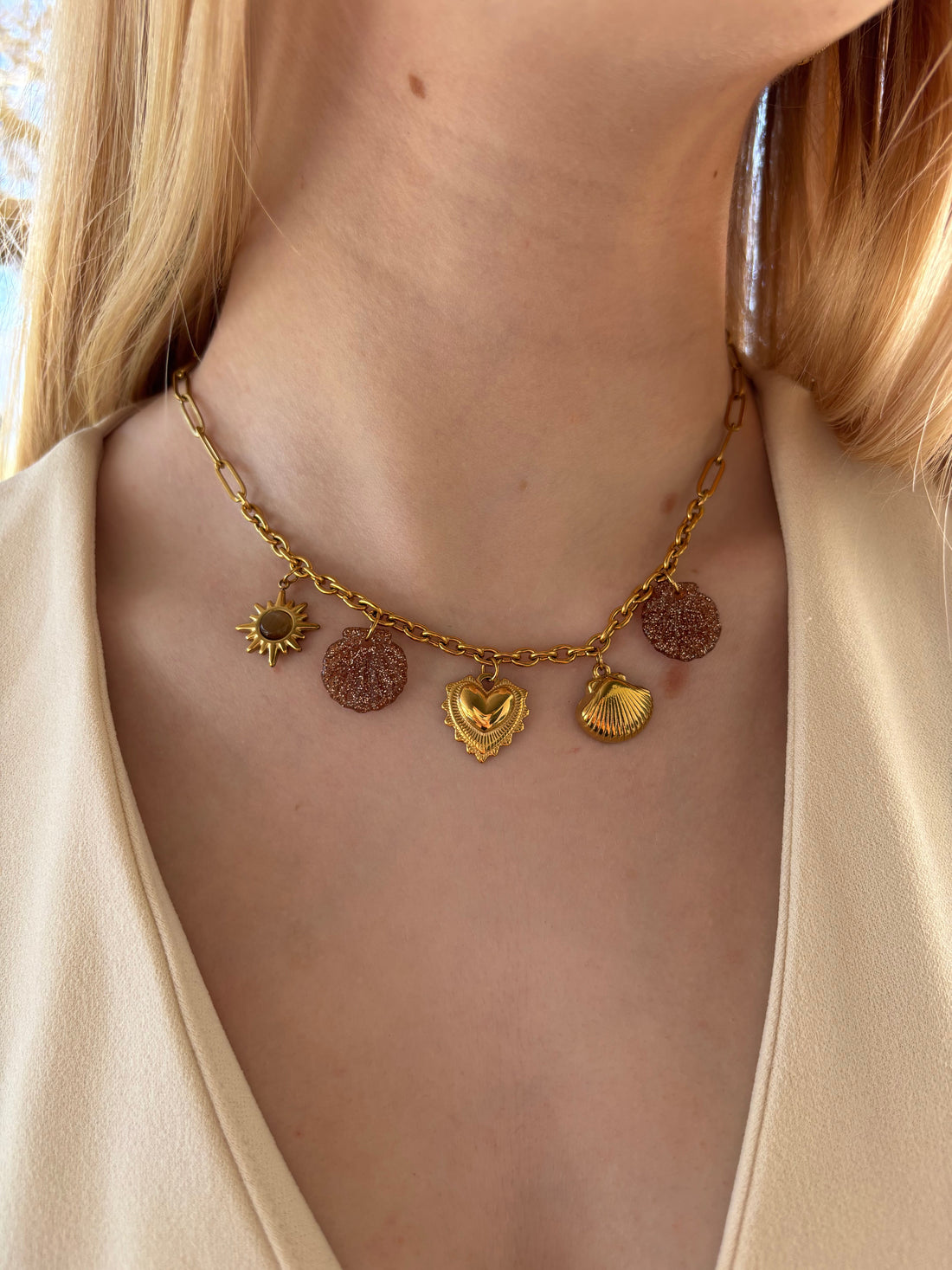 Quand la peau dore, les bijoux changent aussi