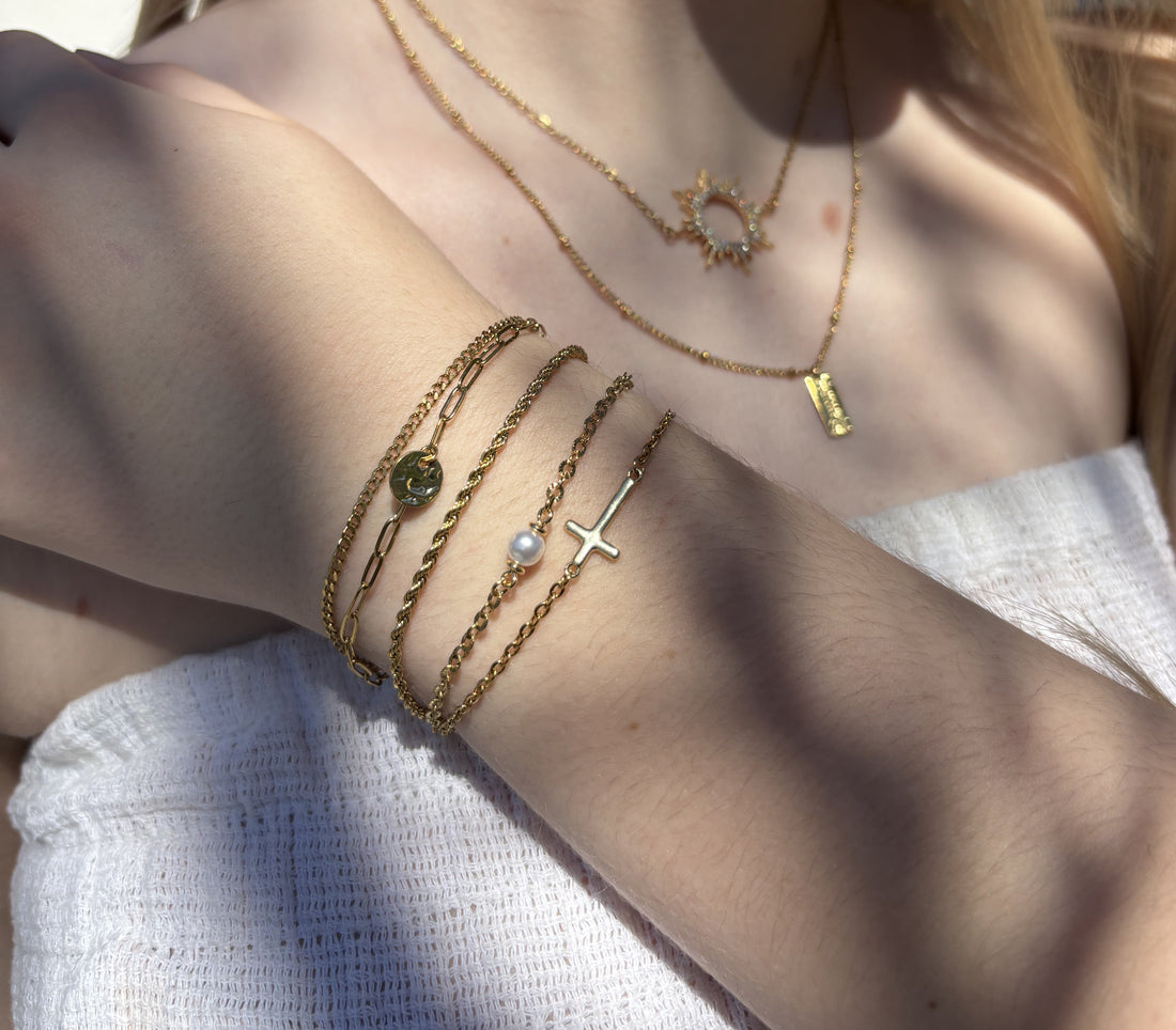 bracelets dorés fins en acier inoxydable 