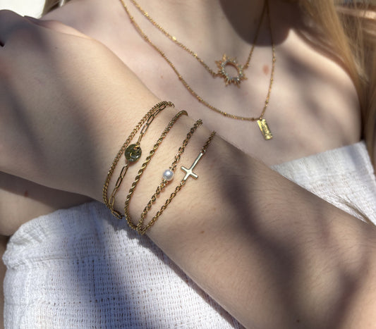 bracelets dorés fins en acier inoxydable 