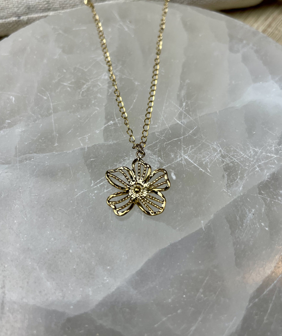 collier pendentif doré acier inoxydable fin et délicat