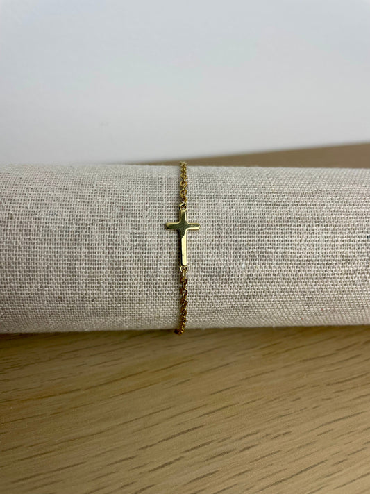 bracelet fin avec croix 