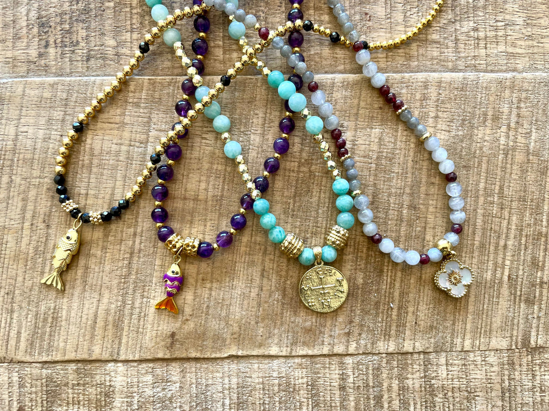 colliers en pierres naturelles avec pendentif