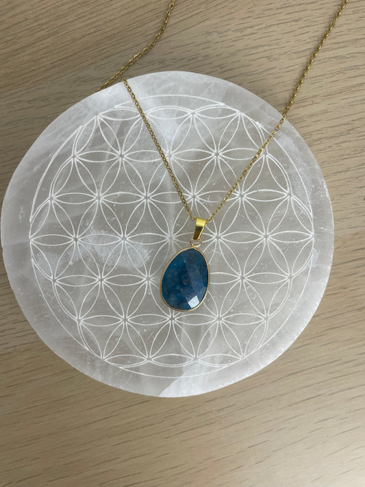 Collier pendentif Apatite Bleue