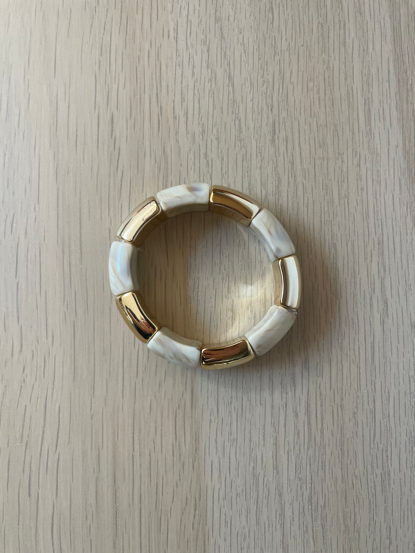 Bracelet doré marbré beige